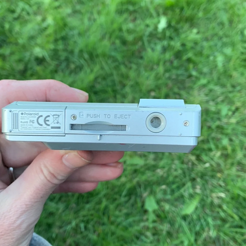 Retro Polaroid a350 5.0 megapixels silver digital camera super MF Lens F3.0 - Picture 4 of 8